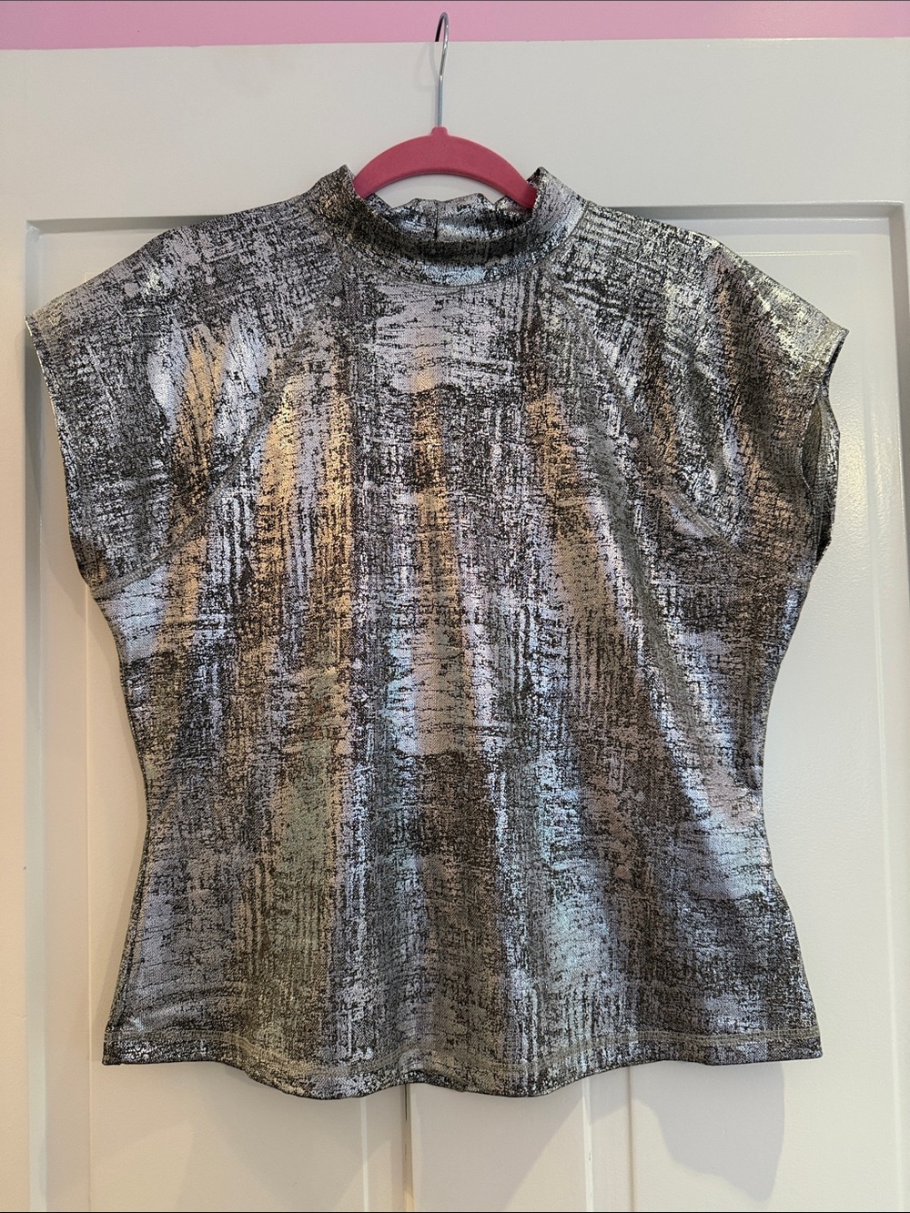 Pilcro Anthropologie Metallic Textured Mock Neck Top in Silver. Large -Like New